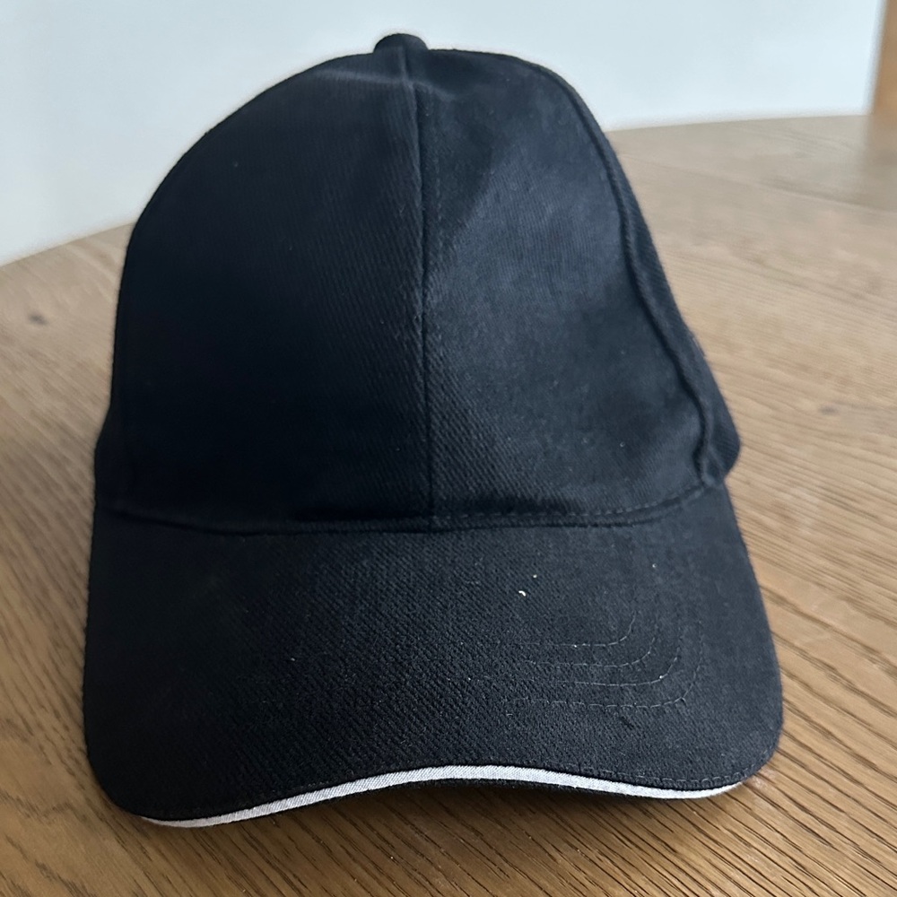 Classic Black Men's Baseball Cap - Minimal Design